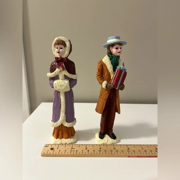 Vintage Caroler Figurines Set Christmas holiday festive - Picture 8 of 10